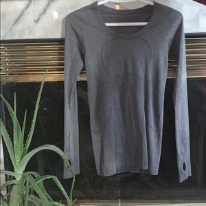 Grey lulu lemon breathable long sleeve shirt
